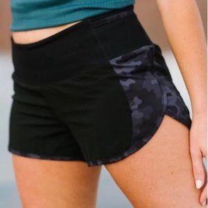Zyia Active Black Camo 5 Star Running Workout Shorts M